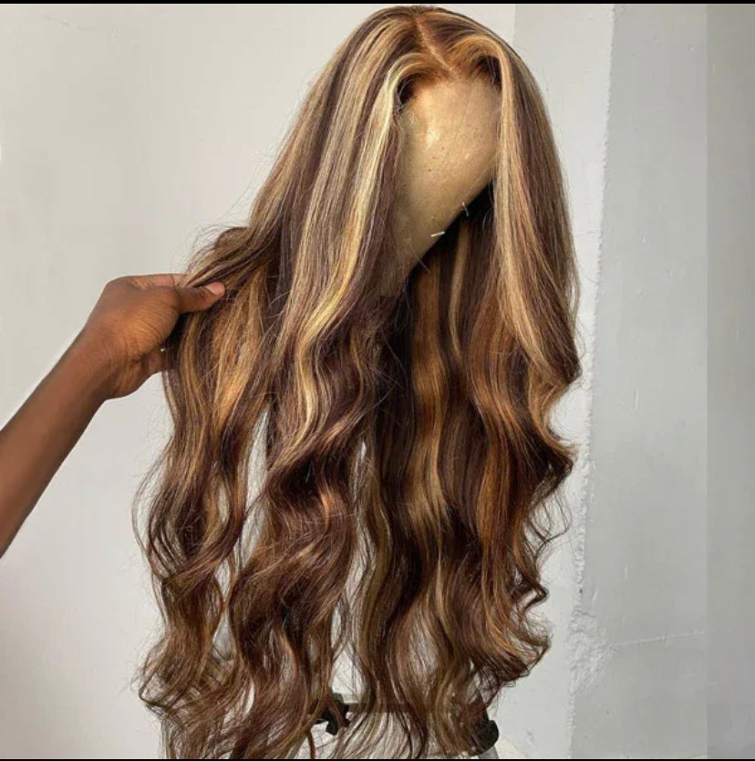 Perruque de cheveux humains Full Lace Lushlanes avec dentelle à reflets
Perruque frontale vierge sans colle Ombre Piano Hd perruque frontale en dentelle
Pour les femmes noires